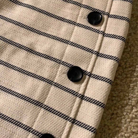 Ann Taylor Short Skirt Size 0 - Picture 4 of 4